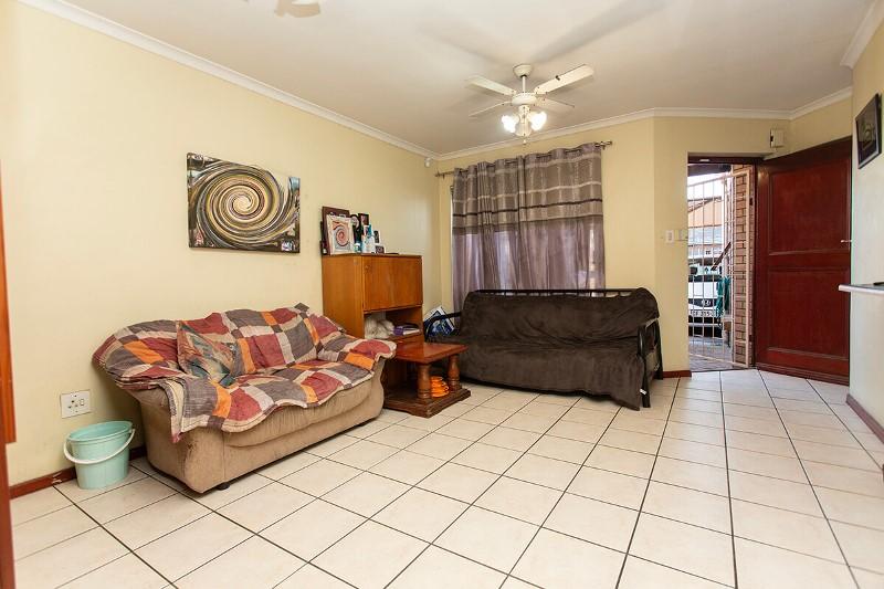3 Bedroom Property for Sale in Peerless Park West Western Cape